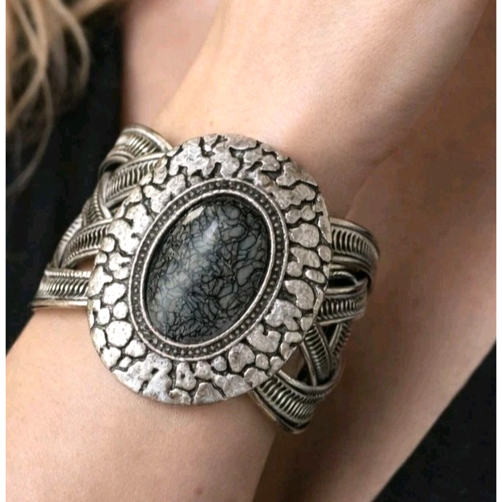 Tribal Cuff Bracelet Green/Gray‎ Stone Textured Silver-tone Basket Weave B-TN2